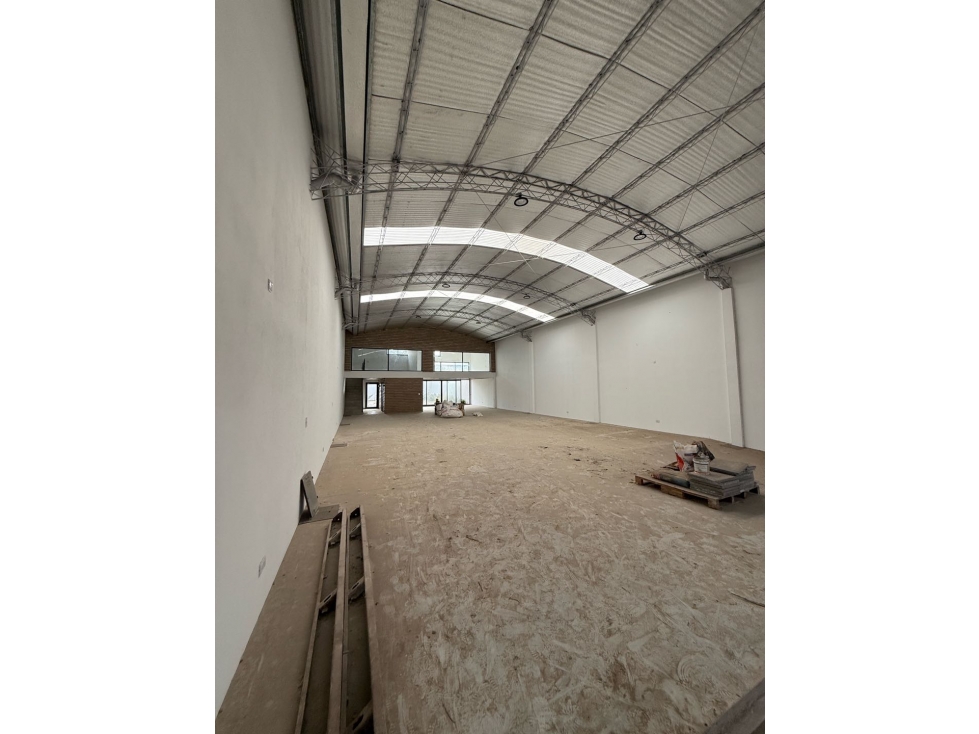 Salón comercial A ESTRENAR s/importante Avenida !!!! - 2