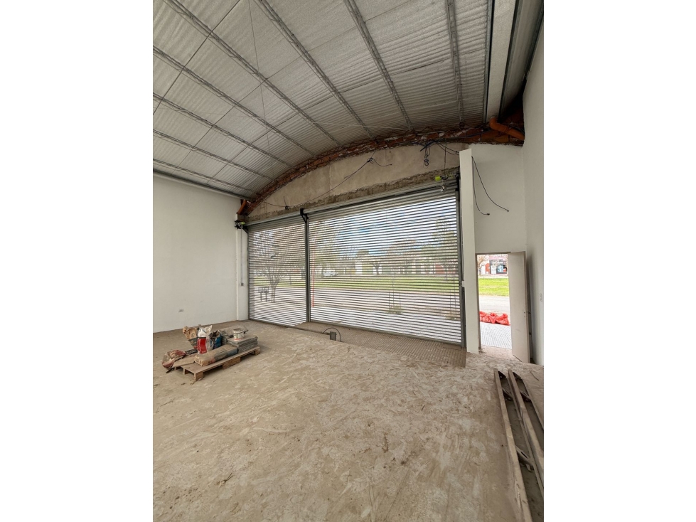 Salón comercial A ESTRENAR s/importante Avenida !!!! - 3