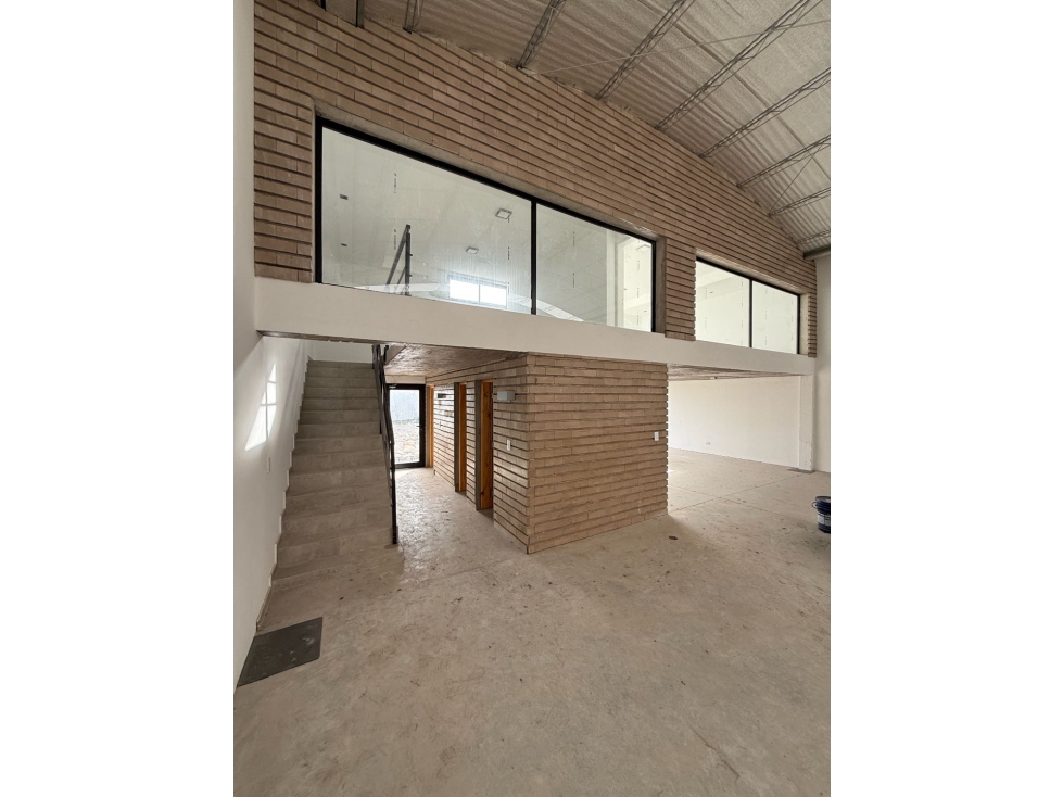 Salón comercial A ESTRENAR s/importante Avenida !!!! - 4