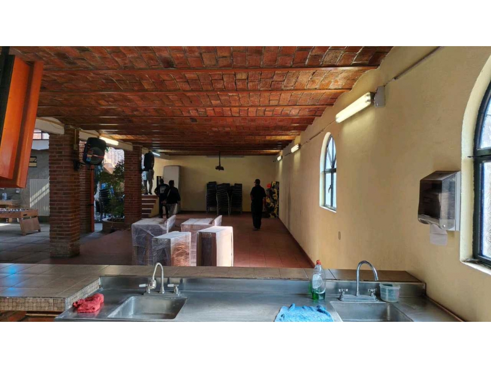 SALÓN DE EVENTOS CON LOCAL COMERCIAL EN ESQUINA EN VENTA TLAQUEPAQUE - 3