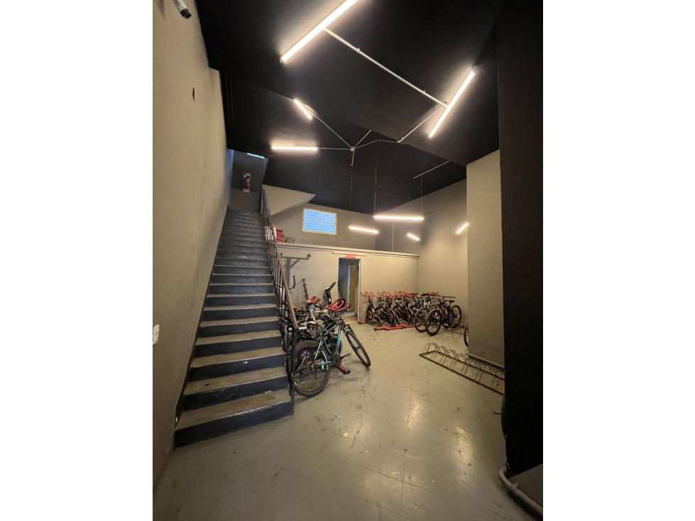 SALON COMERCIAL en Pleno centro !!!! (1er. Piso) 598 Mts2 ! - 5