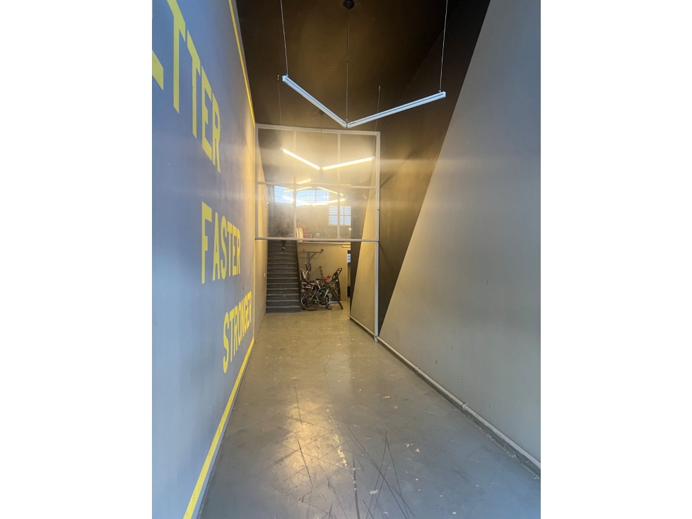 SALON COMERCIAL en Pleno centro !!!! (1er. Piso) 598 Mts2 ! - 4
