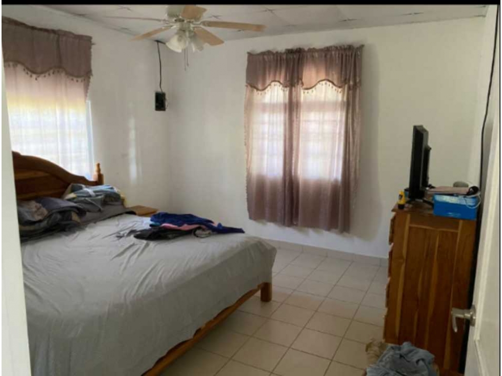 VENDO CASA EN RESIDENCIAL Y GALARA DE FABRICA EN LAS UVAS 2R — foto 2