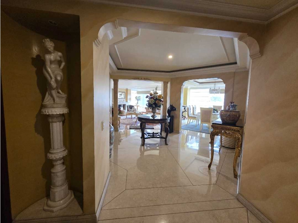 SAN PATRICIO VENDO APTO TRIPLEX 5H CON BAÑO TERRAZAS $2.800MILL