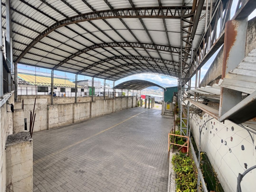 Santa Lucia, Galpón con Oficinas en Renta, 600m2 - 1