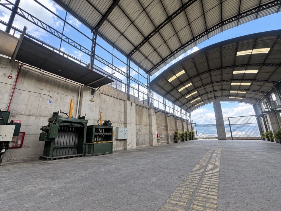 Santa Lucia, Galpón con Oficinas en Renta, 600m2 - 2