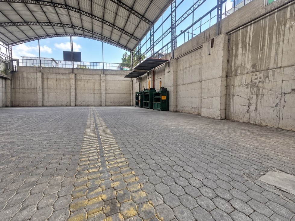 Santa Lucia, Galpón en Renta, incluye vivienda, 600 m2 - 5