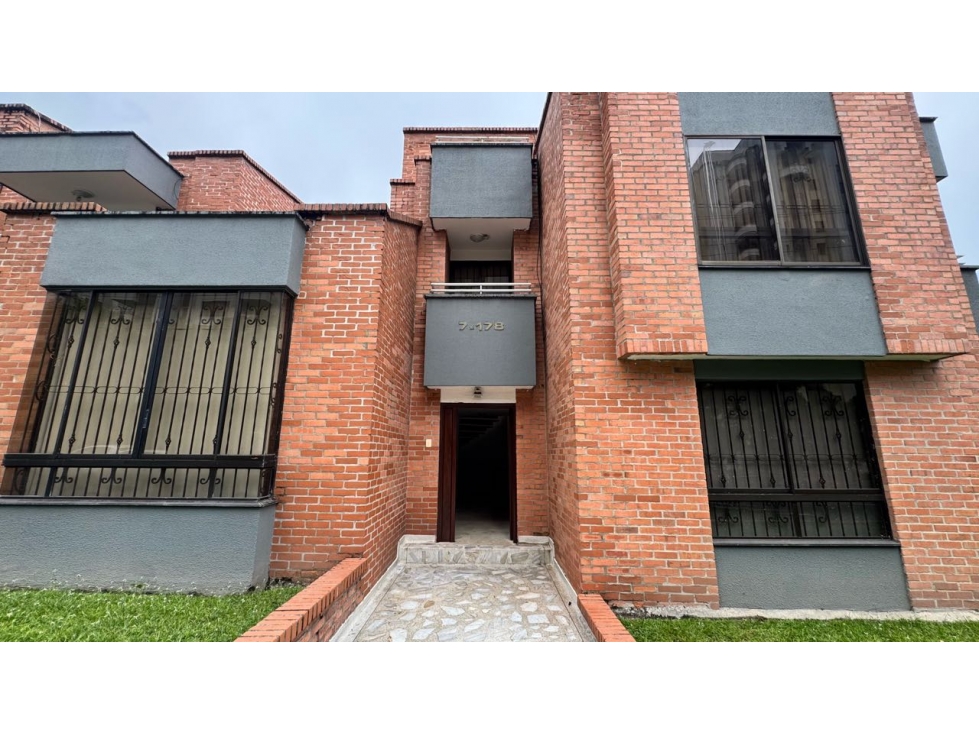 SC SE VENDE CASA TRADICIONAL EN PINARES