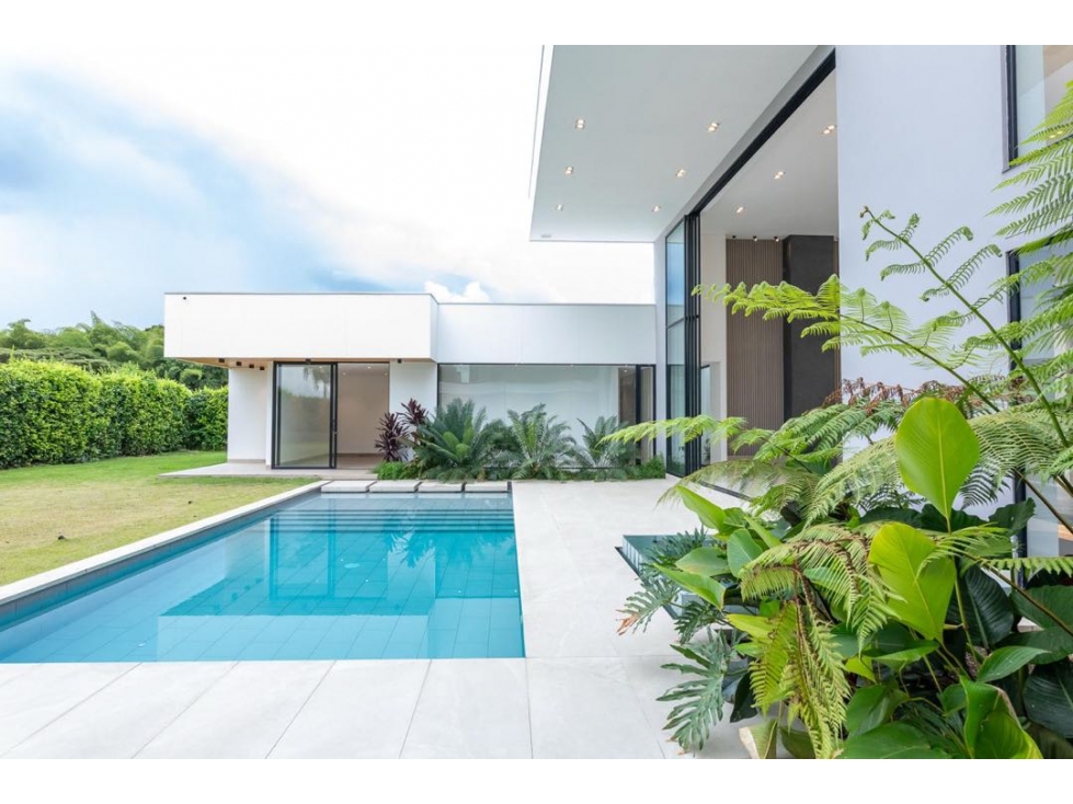 SC SE VENDE ESPECTACULAR CASA EN MALABAR