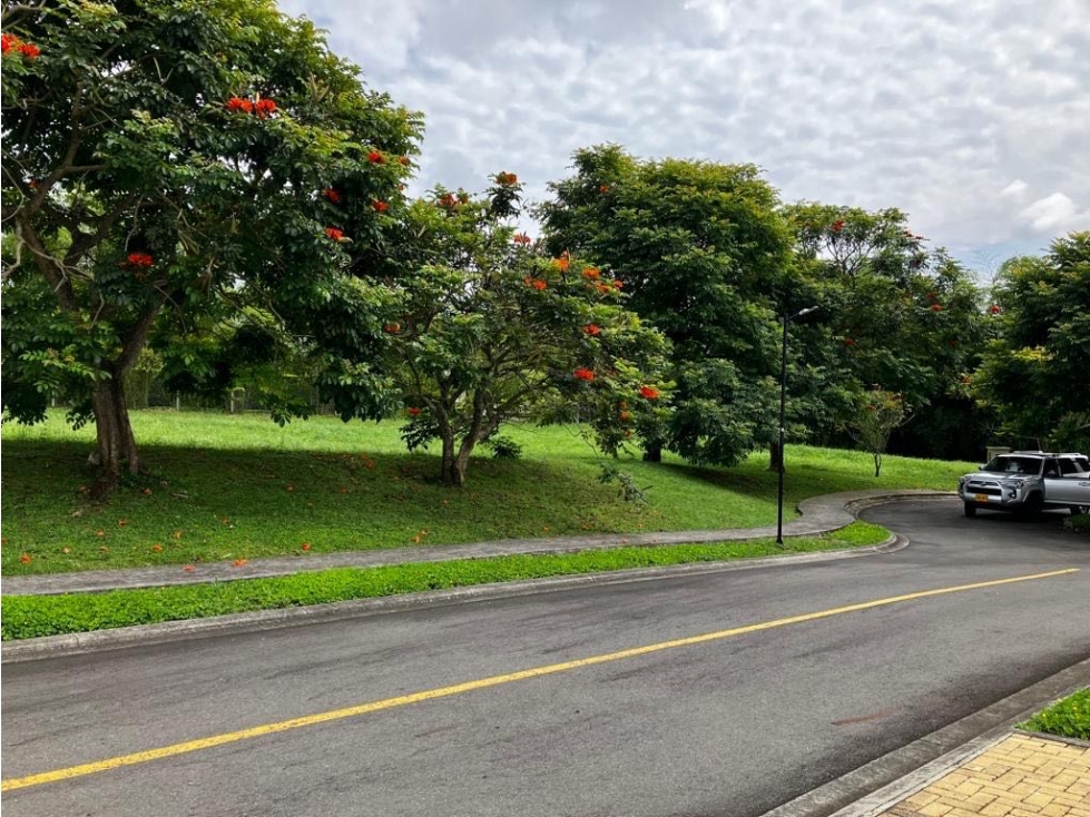 SC SE VENDE LOTE EN CERRITOS