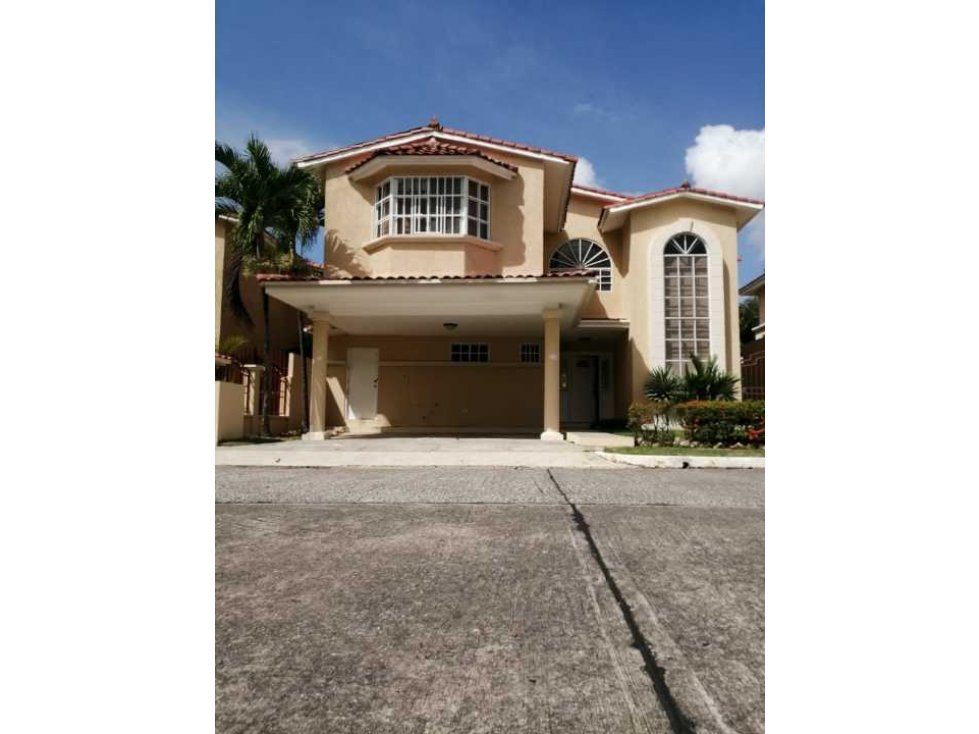 SE ALQUILA AMPLIA CASA EN ALBROOK GARDENS-GRANDE AREA VERDE L/B - 2