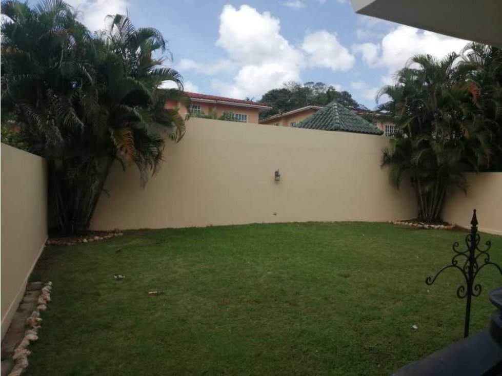 SE ALQUILA AMPLIA CASA EN ALBROOK GARDENS-GRANDE AREA VERDE L/B - 5