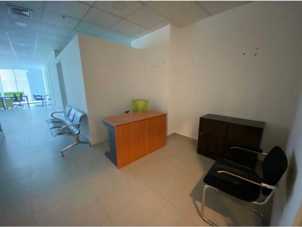 SE ALQUILA AMPLIA OFICINA AMOBLADA 130.82MTS SORTIS BUSINESS TOWER — foto 5