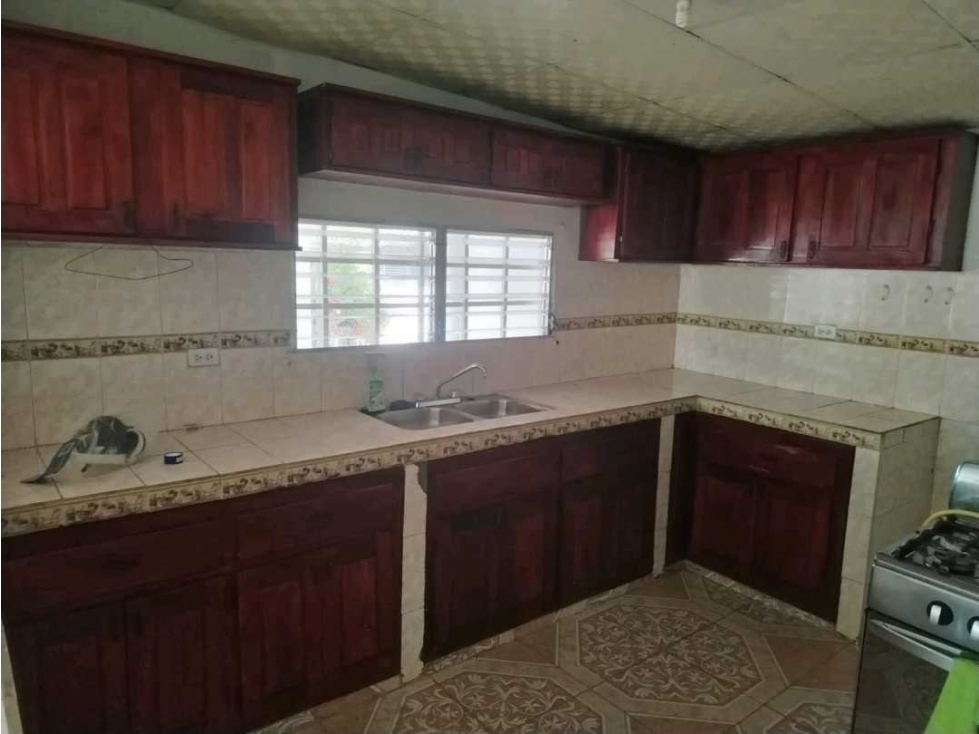 SE ALQUILA AMPLICA CASA EN SANTIAGO - 4