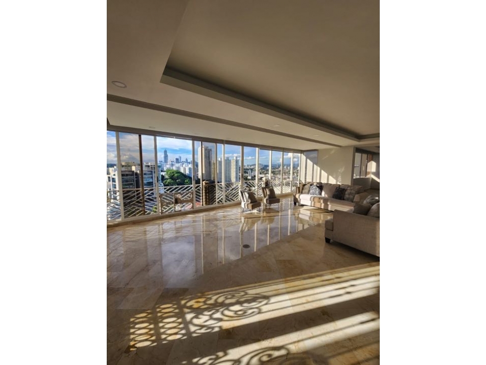SE ALQUILA AMPLIO APARTAMENTO EN EL CANGREJO. AM