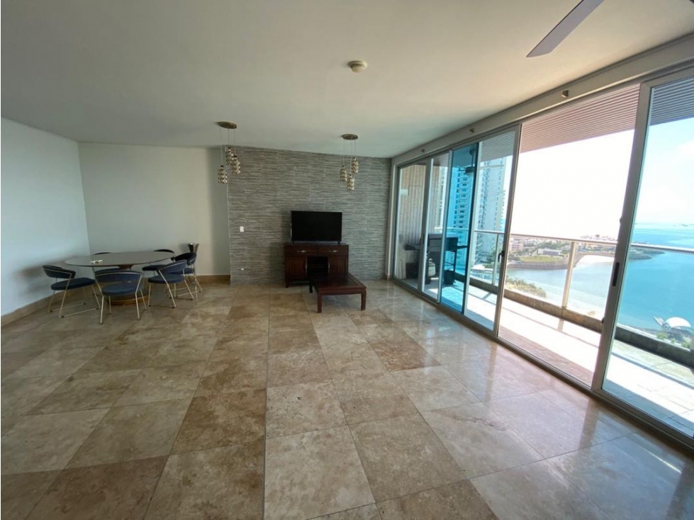 SE ALQUILA AMPLIO APARTAMENTO EN PH Q TOWER — foto 4