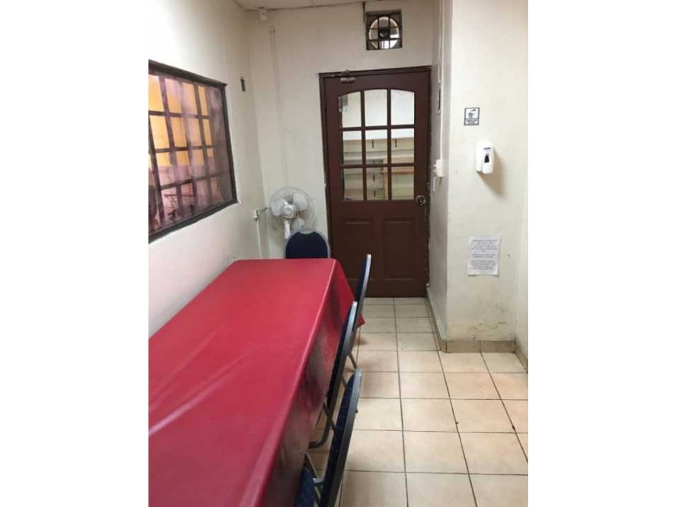 Se Vende amplio Local Comercial en Parque Lefevre. - 5
