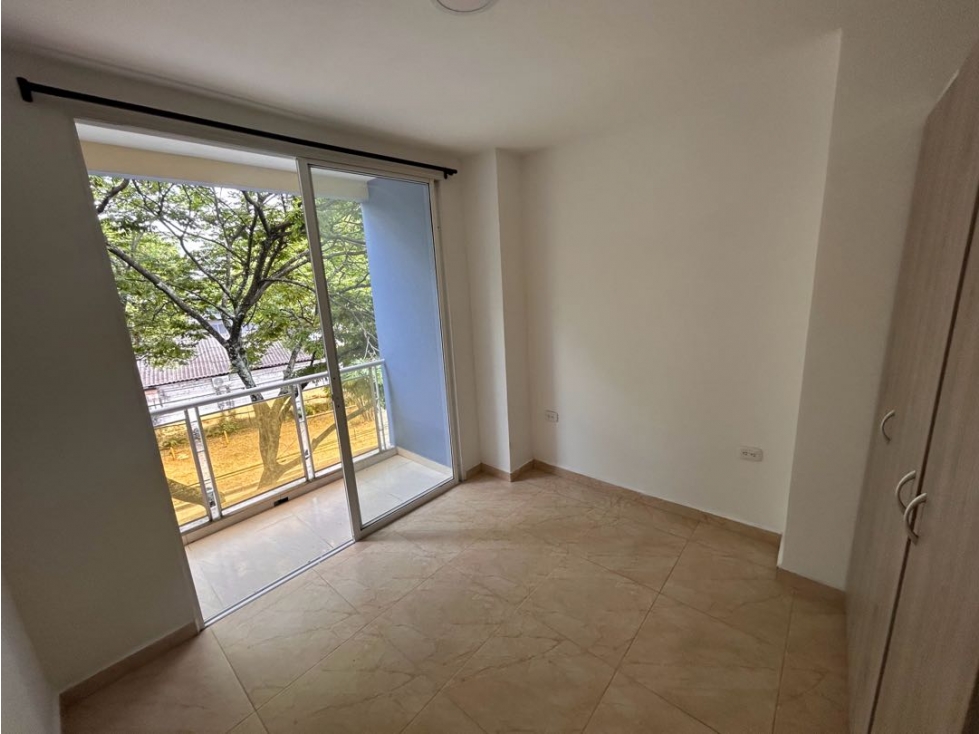 SE ALQUILA APARTAESTUDIO BALCÓN EN CHAMPAGÑAT SERVICIOS INCLUIDOS