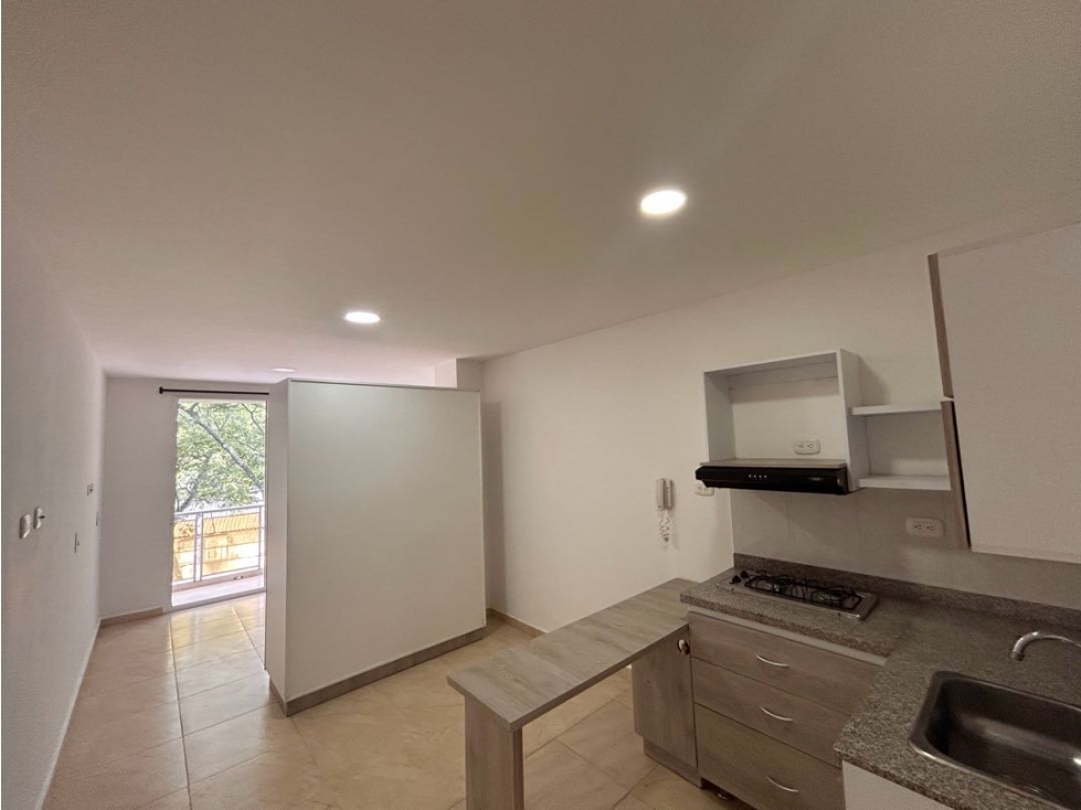 SE ALQUILA APARTAESTUDIO BALCÓN EN CHAMPAGÑAT SERVICIOS INCLUIDOS — foto 2