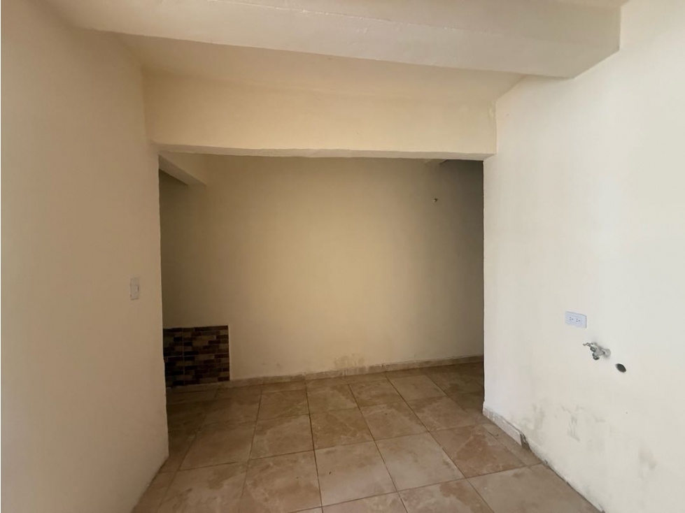 SE ALQUILA APARTAESTUDIO DOS AMBIENTES PRIMER PISO EL JARDIN — foto 4