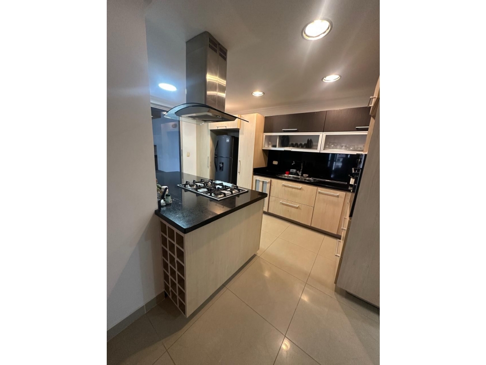 SE ALQUILA APARTAMENTO DE TRES HABITACIONES EN ALAMOS