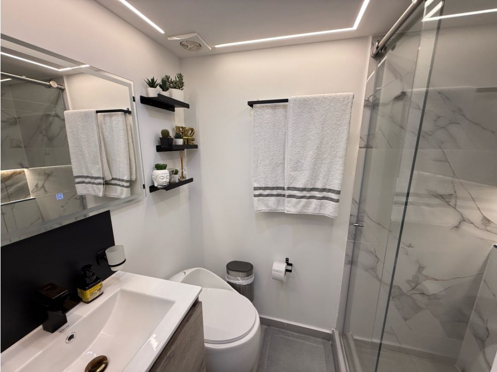 SE VENDE APARTAESTUDIO REMODELADO DE LUJO Y AMOBLADO EN EL REFUGIO — foto 5