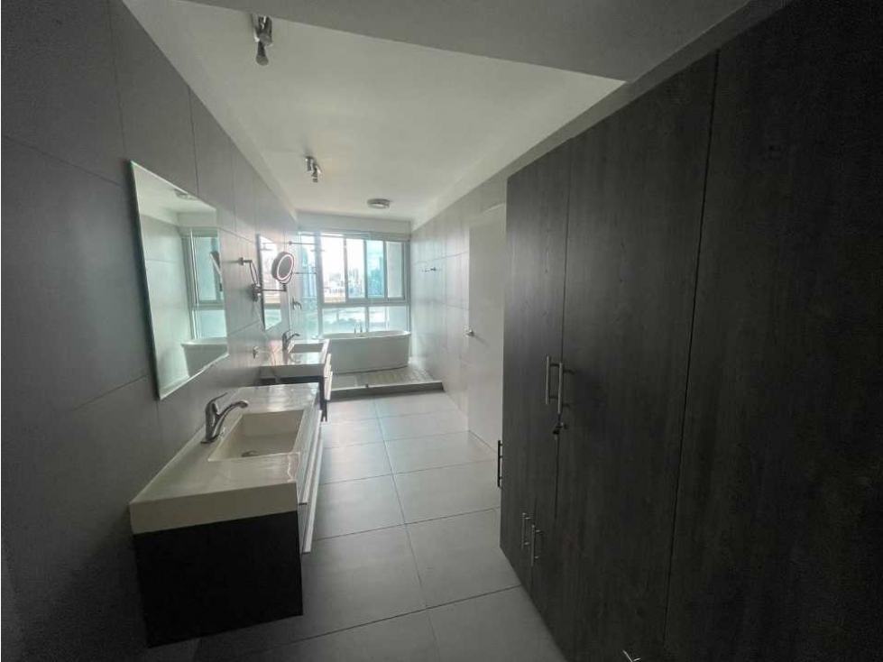SE ALQUILA APARTAMENTO AMOBLADO PH YACHT CLUB VISTA AL MAR — foto 4