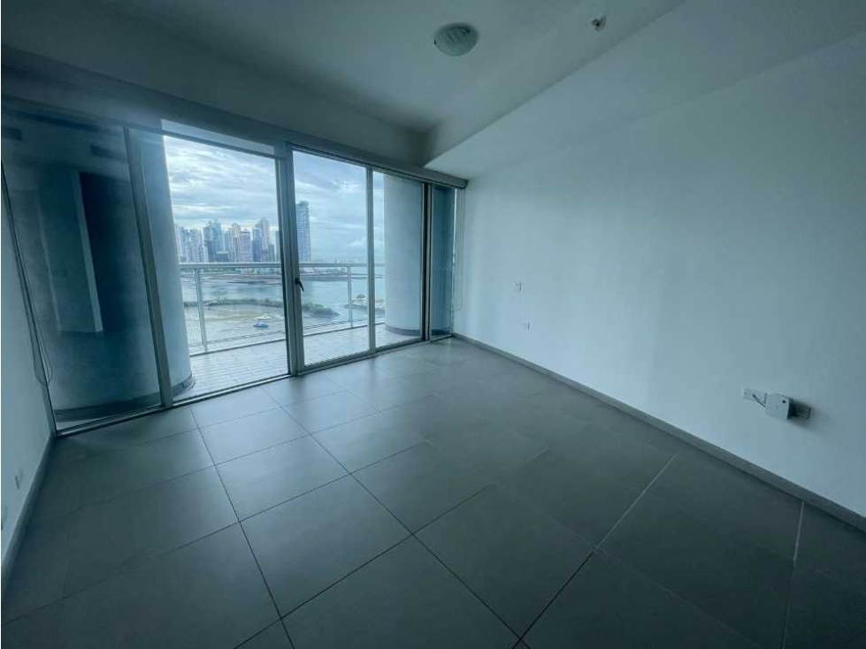 SE ALQUILA APARTAMENTO AMOBLADO PH YACHT CLUB VISTA AL MAR — foto 5