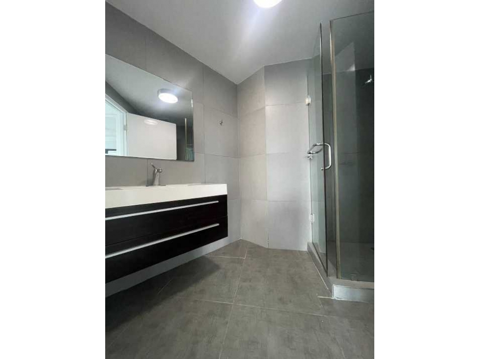 SE ALQUILA APARTAMENTO AMOBLADO PH YACHT CLUB VISTA AL MAR — foto 6