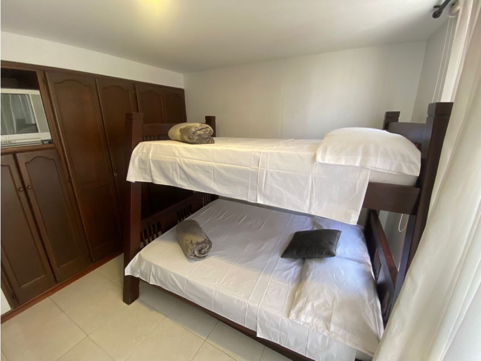 SE ALQUILA APARTAMENTO AMOBLADO DE 3 HABITACIONES — foto 3