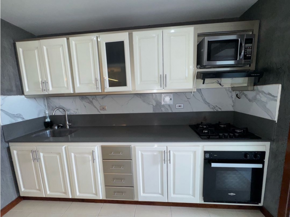 SE ALQUILA APARTAMENTO AMOBLADO DE 3 HABITACIONES ,PINARES — foto 3