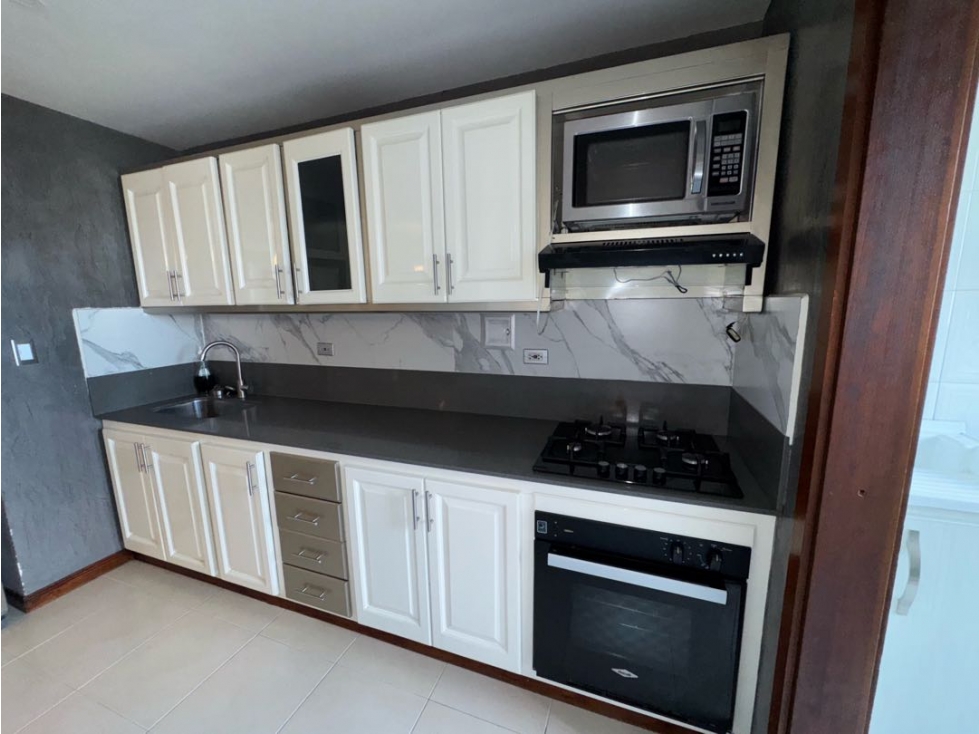 SE ALQUILA APARTAMENTO AMOBLADO DE 3 HABITACIONES ,PINARES — foto 4