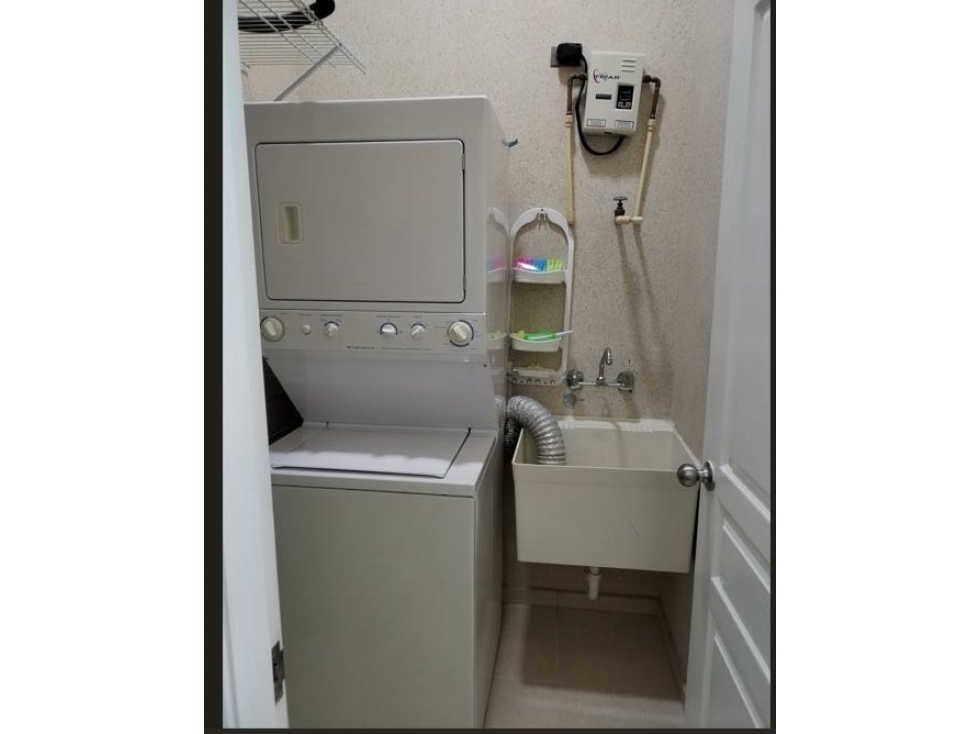 SE ALQUILA APARTAMENTO AMOBLADO PH VISTA DEL MAR AVE BALBOA — foto 5