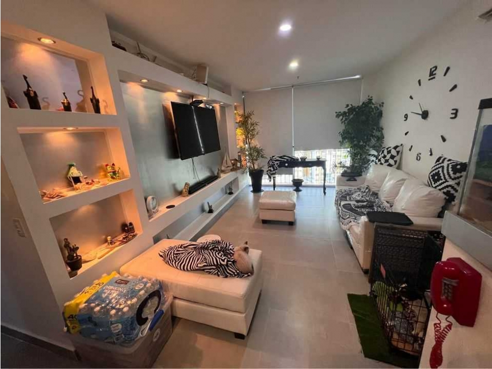 SE ALQUILA APARTAMENTO AMUEBLADO EXCELENTE UBICACION 3 REC 2 BAÑOS — foto 2