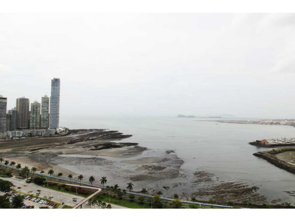 Se Alquila apartamento Avenida Balboa