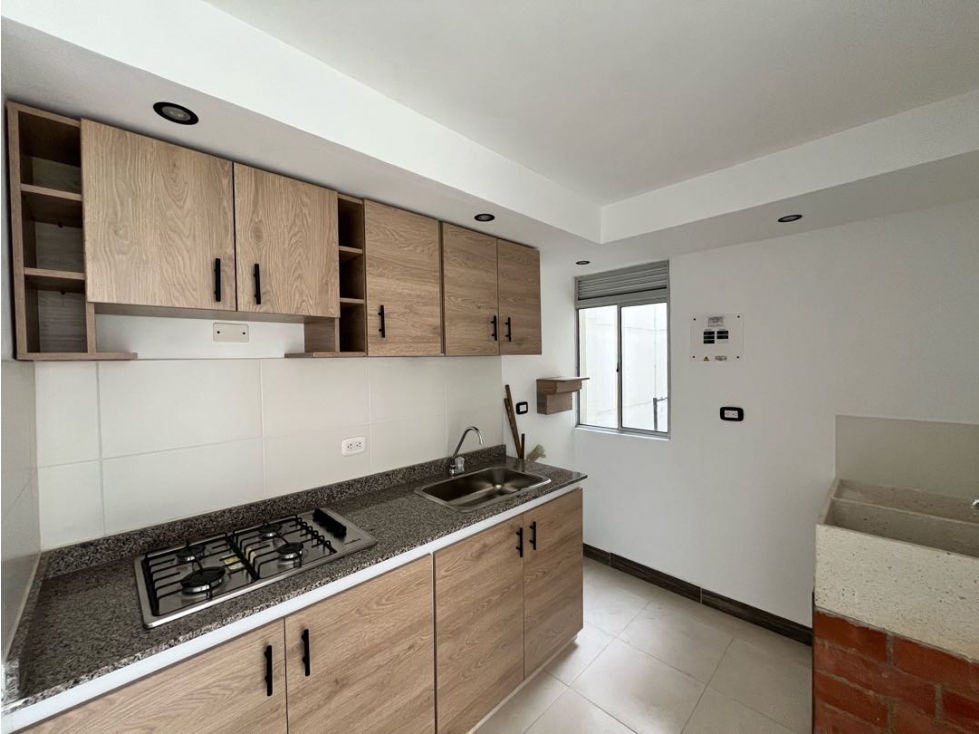 SE ALQUILA APARTAMENTO CR NARANJOS MZ 2 — foto 2