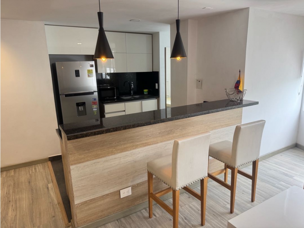 SE ALQUILA APARTAMENTO DE 3 HABITACIÓNES Y CUARTO SERVICIO,ALAMOS