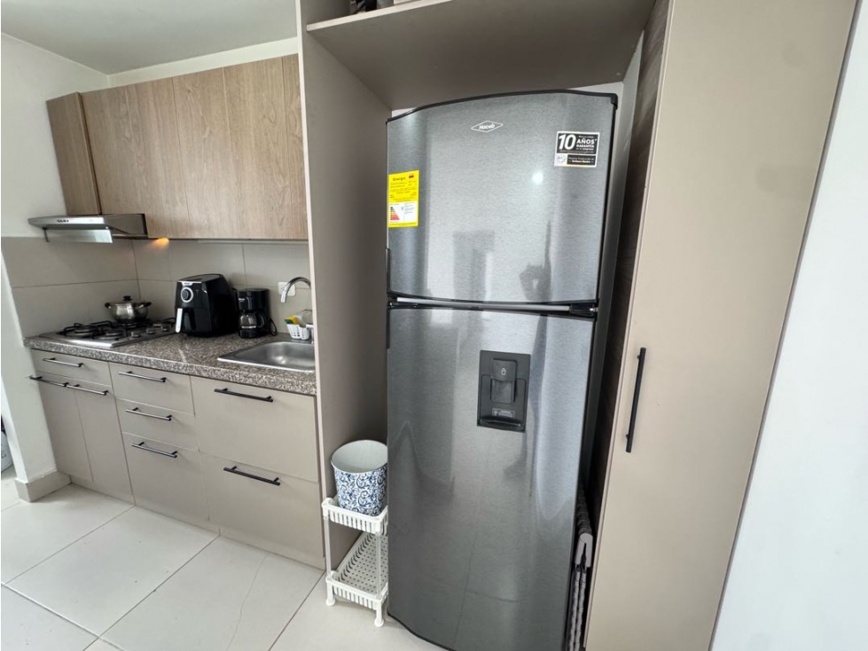 SE ALQUILA APARTAMENTO DE TRES HABITACIONES AV CIRCUNVALAR