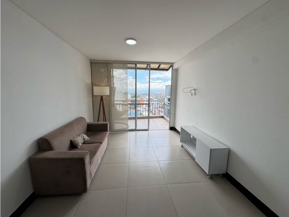 SE ALQUILA APARTAMENTO DE TRES HABITACIONES AV CIRCUNVALAR — foto 2