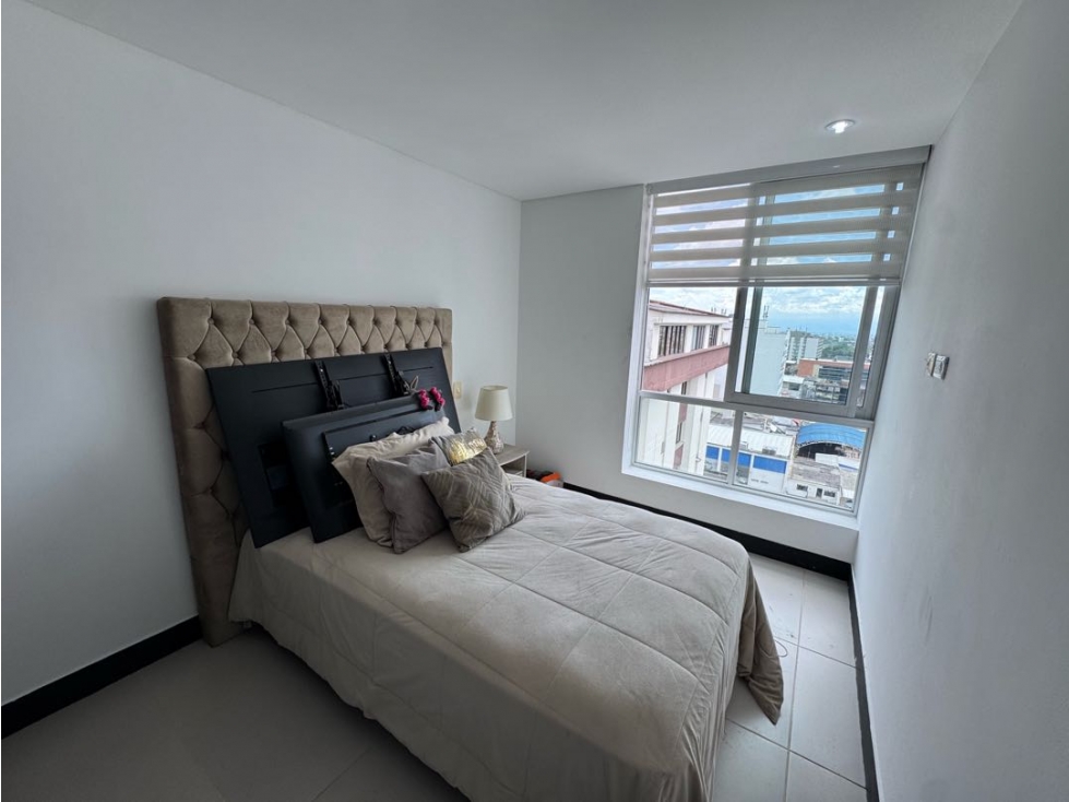 SE ALQUILA APARTAMENTO DE TRES HABITACIONES AV CIRCUNVALAR — foto 6