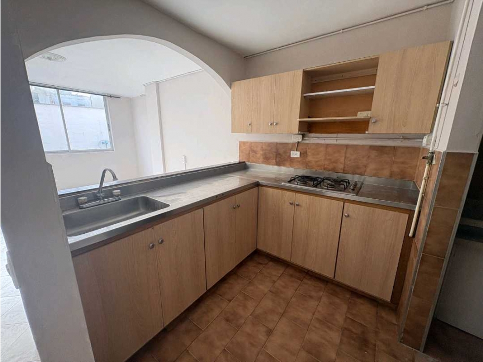 Se alquila apartamento duplex en arriendo en calazans