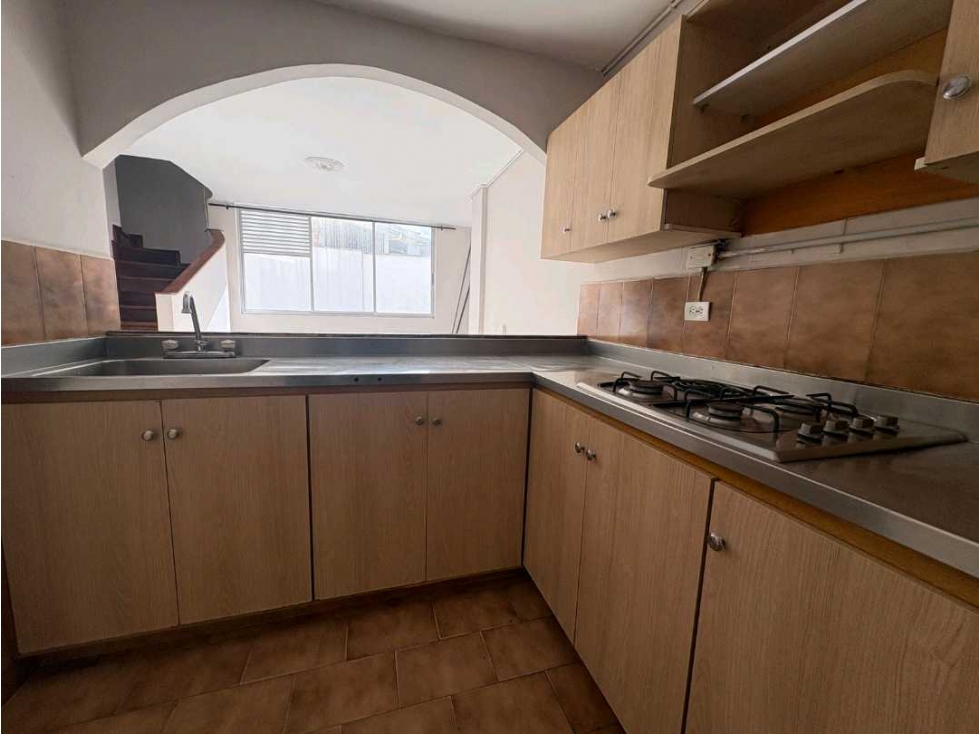 Se alquila apartamento duplex en arriendo en calazans — foto 3