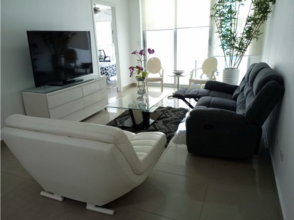 Se alquila apartamento en avenida balboa [ cc ]