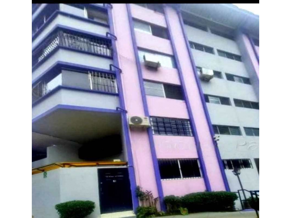 se alquila apartamento en Carrasquilla