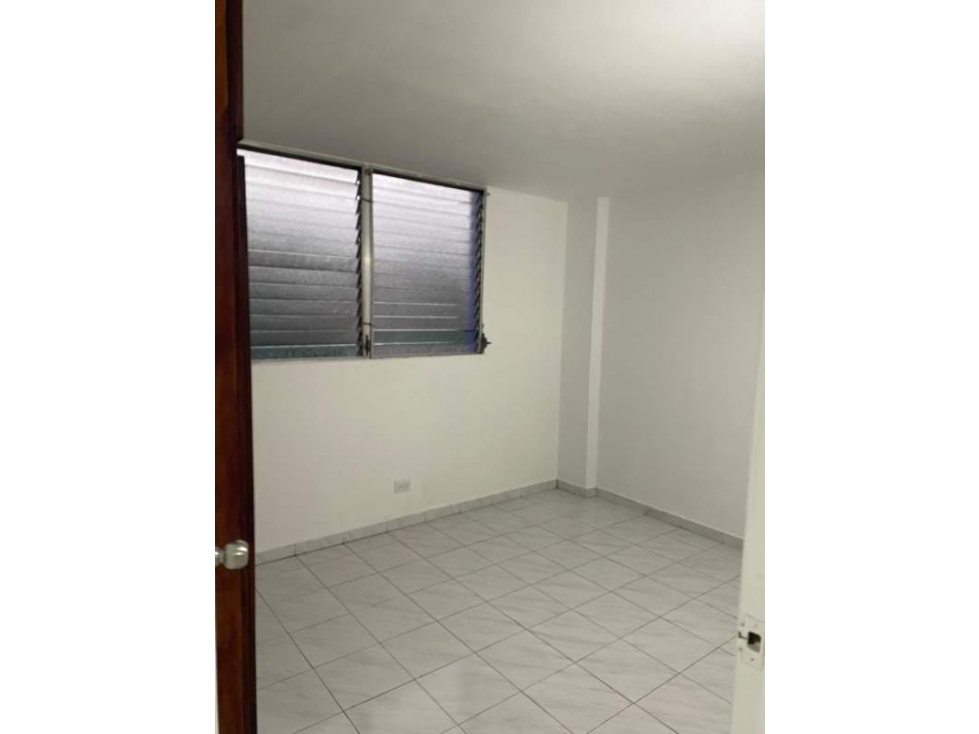se alquila apartamento en Carrasquilla — foto 4