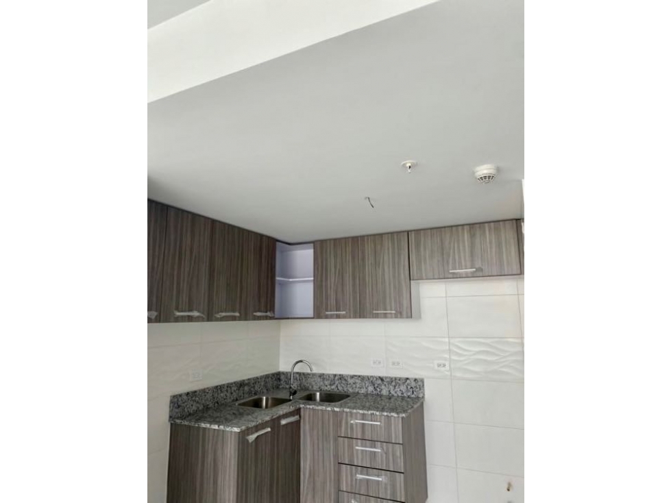 SE ALQUILA APARTAMENTO EN EL BOSQUE — foto 2