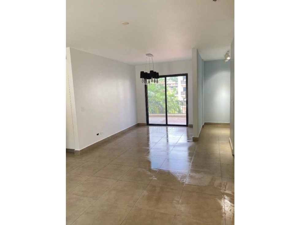 Se alquila apartamento en Embassy Village