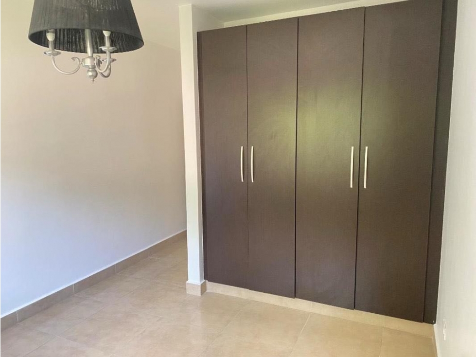 Se alquila apartamento en Embassy Village - 2