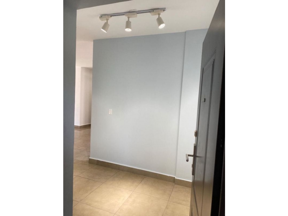 Se alquila apartamento en Embassy Village - 3