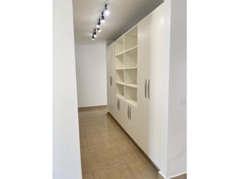Se alquila apartamento en Embassy Village - 6